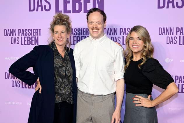 Neele Leana Vollmar, Lukas Rüppel and Anke Engelke at the premiere of the movie Dann passiert das Leben at Rio Filmpalast Munich, 28 10 2025 Foto:xR.xHeinex xFuturexImagex leben_5009