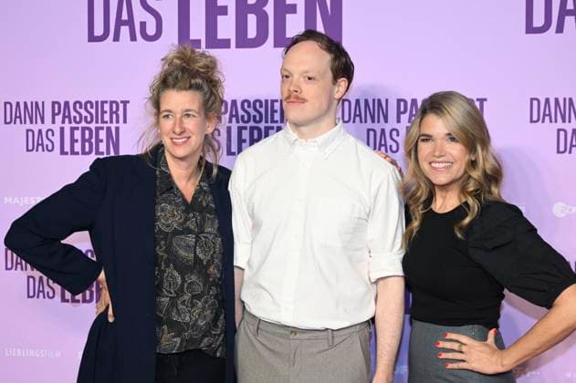 Neele Leana Vollmar, Lukas Rüppel and Anke Engelke at the premiere of the movie Dann passiert das Leben at Rio Filmpalast Munich, 28 10 2025 Foto:xR.xHeinex xFuturexImagex leben_5010