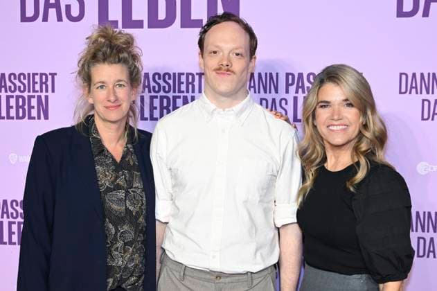 Neele Leana Vollmar, Lukas Rüppel and Anke Engelke at the premiere of the movie Dann passiert das Leben at Rio Filmpalast Munich, 28 10 2025 Foto:xR.xHeinex xFuturexImagex leben_5011