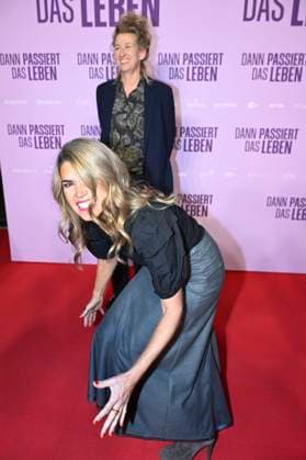 Anke Engelke and Neele Leana Vollmar at the premiere of the movie Dann passiert das Leben at Rio Filmpalast Munich, 28 10 2025 Foto:xR.xHeinex xFuturexImagex leben_5026