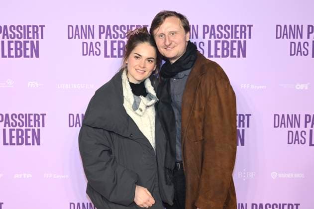 Michael Kranz with companion at the premiere of the movie Dann passiert das Leben at Rio Filmpalast Munich, 28 10 2025 Foto:xR.xHeinex xFuturexImagex leben_5031