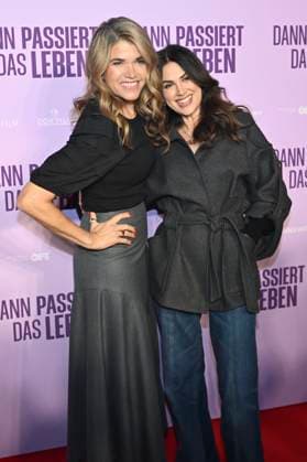 Anke Engelke and Viktoria Lauterbach at the premiere of the movie Dann passiert das Leben at Rio Filmpalast Munich, 28 10 2025 Foto:xR.xHeinex xFuturexImagex leben_5042