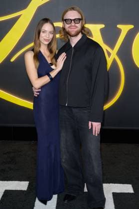 I Love LA Premiere - Los Angeles, USA LOS ANGELES, USA. October 28, 2025: Finneas O Connell & Claudia Sulewski at the premiere for I Love LA at Paramount Studios. Los Angeles CA USA  Copyright: xPaulxSmith Featureflashx