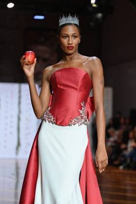 Atelier Couture bridal - Jordi Dalmau fashion show in Madrid - 29 Oct 2025 A model showcases creations by Jordi Dalmau during the Atelier Couture bridal catwalk within Madrid Fashion Week, at Fabrica de Tapices. Madrid Spain Copyright: xAtilanoxGarciax xSOPAxImagesx FOTO53736