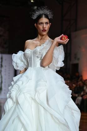Atelier Couture bridal - Jordi Dalmau fashion show in Madrid - 29 Oct 2025 A model showcases creations by Jordi Dalmau during the Atelier Couture bridal catwalk within Madrid Fashion Week, at Fabrica de Tapices. Madrid Spain Copyright: xAtilanoxGarciax xSOPAxImagesx FOTO53763
