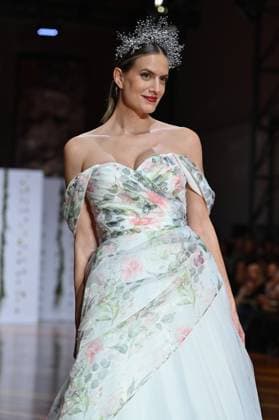 Atelier Couture bridal - Jordi Dalmau fashion show in Madrid - 29 Oct 2025 A model showcases creations by Jordi Dalmau during the Atelier Couture bridal catwalk within Madrid Fashion Week, at Fabrica de Tapices. Madrid Spain Copyright: xAtilanoxGarciax xSOPAxImagesx FOTO53773
