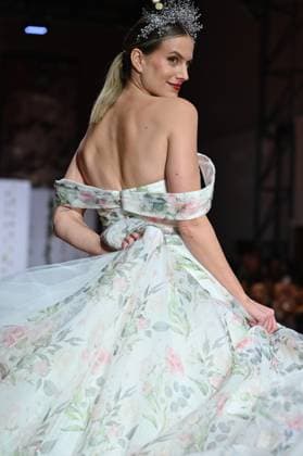 Atelier Couture bridal - Jordi Dalmau fashion show in Madrid - 29 Oct 2025 A model showcases creations by Jordi Dalmau during the Atelier Couture bridal catwalk within Madrid Fashion Week, at Fabrica de Tapices. Madrid Spain Copyright: xAtilanoxGarciax xSOPAxImagesx FOTO53774