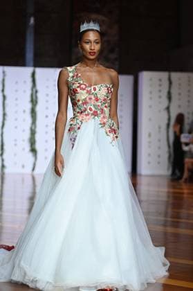 Atelier Couture bridal - Jordi Dalmau fashion show in Madrid - 29 Oct 2025 A model showcases creations by Jordi Dalmau during the Atelier Couture bridal catwalk within Madrid Fashion Week, at Fabrica de Tapices. Madrid Spain Copyright: xAtilanoxGarciax xSOPAxImagesx FOTO53783
