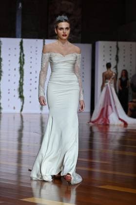 Atelier Couture bridal - Jordi Dalmau fashion show in Madrid - 29 Oct 2025 A model showcases creations by Jordi Dalmau during the Atelier Couture bridal catwalk within Madrid Fashion Week, at Fabrica de Tapices. Madrid Spain Copyright: xAtilanoxGarciax xSOPAxImagesx FOTO53791