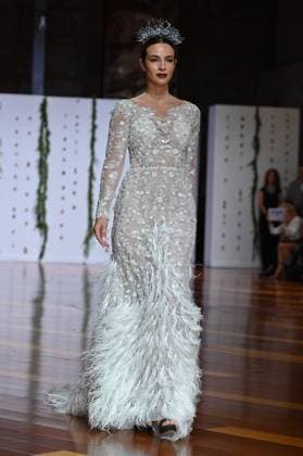 Atelier Couture bridal - Jordi Dalmau fashion show in Madrid - 29 Oct 2025 A model showcases creations by Jordi Dalmau during the Atelier Couture bridal catwalk within Madrid Fashion Week, at Fabrica de Tapices. Madrid Spain Copyright: xAtilanoxGarciax xSOPAxImagesx FOTO53796