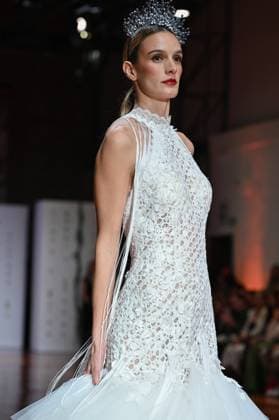 Atelier Couture bridal - Jordi Dalmau fashion show in Madrid - 29 Oct 2025 A model showcases creations by Jordi Dalmau during the Atelier Couture bridal catwalk within Madrid Fashion Week, at Fabrica de Tapices. Madrid Spain Copyright: xAtilanoxGarciax xSOPAxImagesx FOTO53800