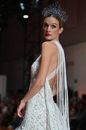 Atelier Couture bridal - Jordi Dalmau fashion show in Madrid - 29 Oct 2025 A model showcases creations by Jordi Dalmau during the Atelier Couture bridal catwalk within Madrid Fashion Week, at Fabrica de Tapices. Madrid Spain Copyright: xAtilanoxGarciax xSOPAxImagesx FOTO53801