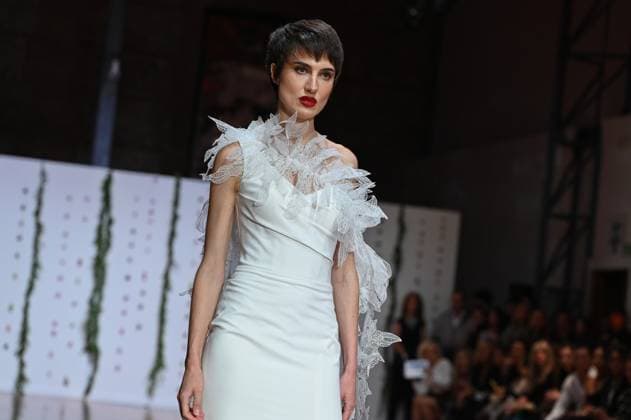 Atelier Couture bridal - Jordi Dalmau fashion show in Madrid - 29 Oct 2025 A model showcases creations by Jordi Dalmau during the Atelier Couture bridal catwalk within Madrid Fashion Week, at Fabrica de Tapices. Madrid Spain Copyright: xAtilanoxGarciax xSOPAxImagesx FOTO53808
