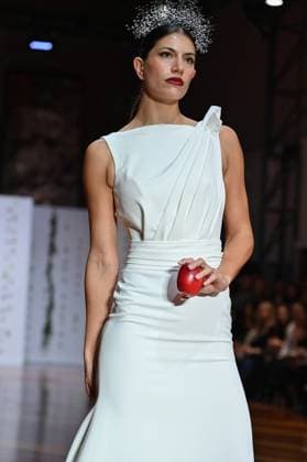 Atelier Couture bridal - Jordi Dalmau fashion show in Madrid - 29 Oct 2025 A model showcases creations by Jordi Dalmau during the Atelier Couture bridal catwalk within Madrid Fashion Week, at Fabrica de Tapices. Madrid Spain Copyright: xAtilanoxGarciax xSOPAxImagesx FOTO53811