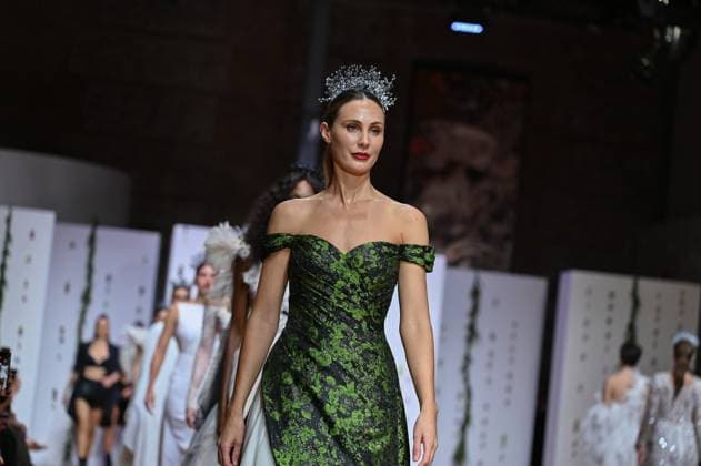 Atelier Couture bridal - Jordi Dalmau fashion show in Madrid - 29 Oct 2025 A model showcases creations by Jordi Dalmau during the Atelier Couture bridal catwalk within Madrid Fashion Week, at Fabrica de Tapices. Madrid Spain Copyright: xAtilanoxGarciax xSOPAxImagesx FOTO53819