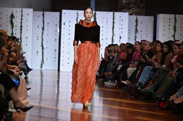 Atelier Couture bridal catwalk in Madrid, Spain - 29 Oct 2025 A model showcases creations by María Diezma during the Atelier Couture bridal catwalk within Madrid Fashion Week at Fabrica de Tapices. Madrid Spain Copyright: xAtilanoxGarciax xSOPAxImagesx FOTO53890