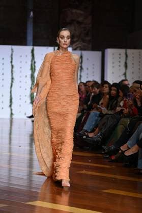 Atelier Couture bridal catwalk in Madrid, Spain - 29 Oct 2025 A model showcases creations by María Diezma during the Atelier Couture bridal catwalk within Madrid Fashion Week at Fabrica de Tapices. Madrid Spain Copyright: xAtilanoxGarciax xSOPAxImagesx FOTO53892