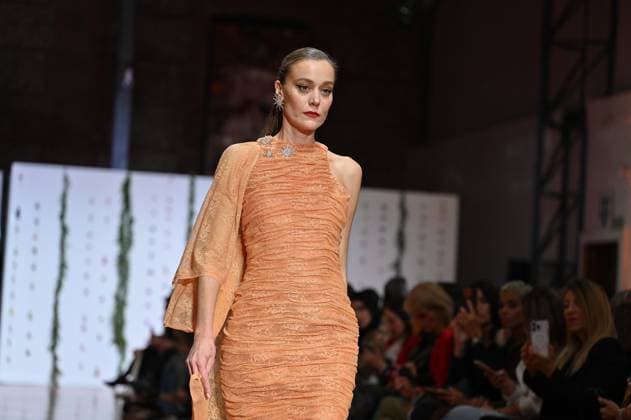 Atelier Couture bridal catwalk in Madrid, Spain - 29 Oct 2025 A model showcases creations by María Diezma during the Atelier Couture bridal catwalk within Madrid Fashion Week at Fabrica de Tapices. Madrid Spain Copyright: xAtilanoxGarciax xSOPAxImagesx FOTO53894
