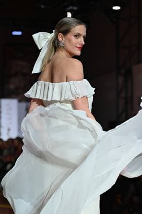 Atelier Couture bridal catwalk in Madrid, Spain - 29 Oct 2025 A model showcases creations by María Diezma during the Atelier Couture bridal catwalk within Madrid Fashion Week at Fabrica de Tapices. Madrid Spain Copyright: xAtilanoxGarciax xSOPAxImagesx FOTO53907
