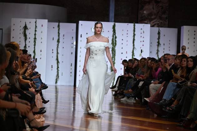 Atelier Couture bridal catwalk in Madrid, Spain - 29 Oct 2025 A model showcases creations by María Diezma during the Atelier Couture bridal catwalk within Madrid Fashion Week at Fabrica de Tapices. Madrid Spain Copyright: xAtilanoxGarciax xSOPAxImagesx FOTO53908