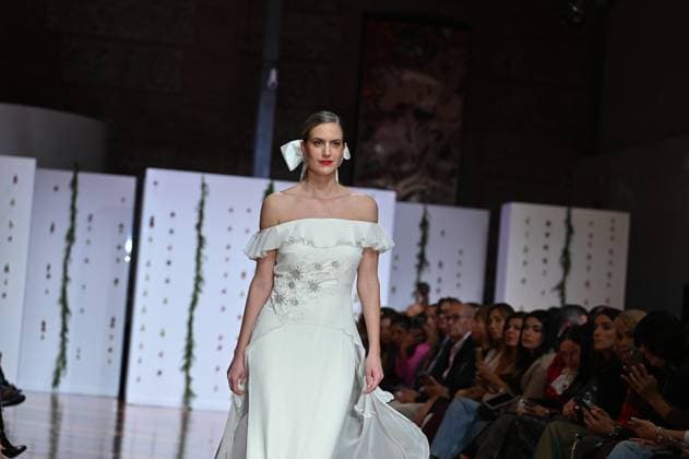 Atelier Couture bridal catwalk in Madrid, Spain - 29 Oct 2025 A model showcases creations by María Diezma during the Atelier Couture bridal catwalk within Madrid Fashion Week at Fabrica de Tapices. Madrid Spain Copyright: xAtilanoxGarciax xSOPAxImagesx FOTO53909
