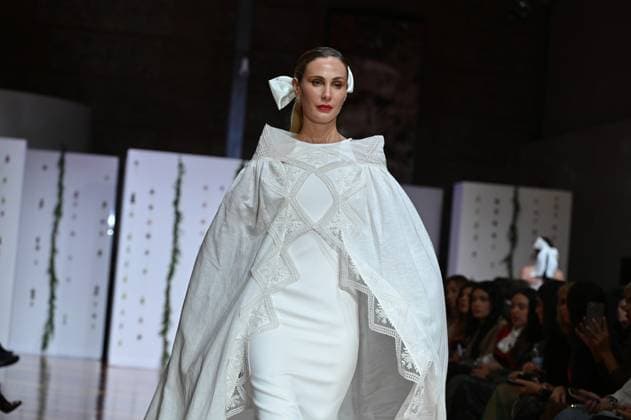 Atelier Couture bridal catwalk in Madrid, Spain - 29 Oct 2025 A model showcases creations by María Diezma during the Atelier Couture bridal catwalk within Madrid Fashion Week at Fabrica de Tapices. Madrid Spain Copyright: xAtilanoxGarciax xSOPAxImagesx FOTO53934