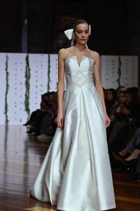 Atelier Couture bridal catwalk in Madrid, Spain - 29 Oct 2025 A model showcases creations by María Diezma during the Atelier Couture bridal catwalk within Madrid Fashion Week at Fabrica de Tapices. Madrid Spain Copyright: xAtilanoxGarciax xSOPAxImagesx FOTO53953