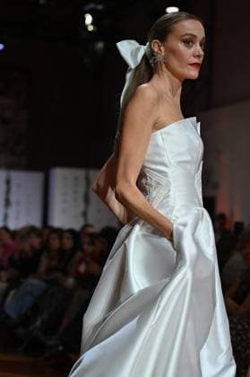 Atelier Couture bridal catwalk in Madrid, Spain - 29 Oct 2025 A model showcases creations by María Diezma during the Atelier Couture bridal catwalk within Madrid Fashion Week at Fabrica de Tapices. Madrid Spain Copyright: xAtilanoxGarciax xSOPAxImagesx FOTO53955