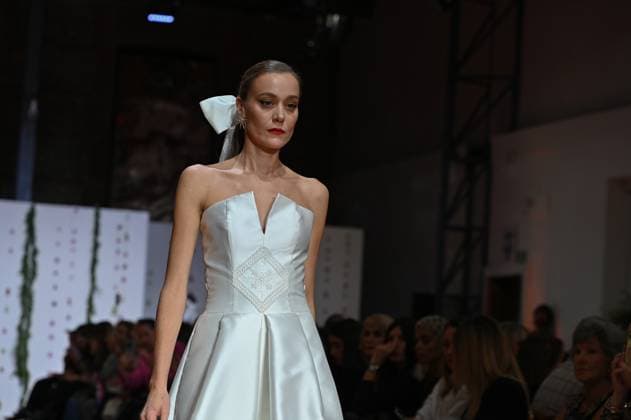 Atelier Couture bridal catwalk in Madrid, Spain - 29 Oct 2025 A model showcases creations by María Diezma during the Atelier Couture bridal catwalk within Madrid Fashion Week at Fabrica de Tapices. Madrid Spain Copyright: xAtilanoxGarciax xSOPAxImagesx FOTO53957