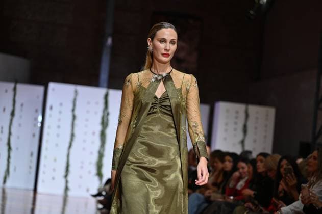 Atelier Couture bridal catwalk in Madrid, Spain - 29 Oct 2025 A model showcases creations by María Diezma during the Atelier Couture bridal catwalk within Madrid Fashion Week at Fabrica de Tapices. Madrid Spain Copyright: xAtilanoxGarciax xSOPAxImagesx FOTO53979