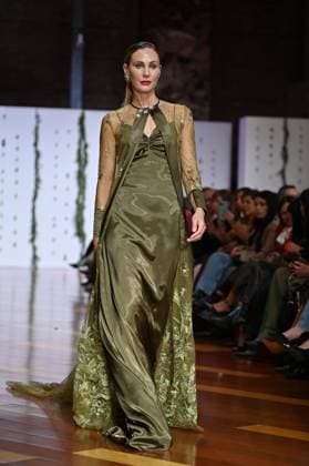 October 29, 2025, Madrid, Spain: A model showcases creations by Maria Diezma during the Atelier Couture bridal catwalk within Madrid Fashion Week at Fabrica de Tapices. Madrid Spain - ZUMAs197 20251029_aaa_s197_337 Copyright: xAtilanoxGarciax