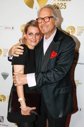 67 Award Ceremony of the Ernst Lubitsch Prize 2025 Berlin, 29 10 2025 Reiner Schöne with wife Anja Drendel at the 67 Award Ceremony of the Ernst Lubitsch Prize 2025 at the Babylon cinema in Berlin Berlin Copyright: xMatthiasxGränzdörferx