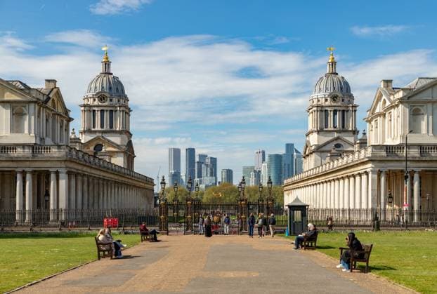 Universität von Greenwich und Isle of Dogs und Canary Wharf-Gebäude A picture of the apartments and offices of the Isle of Dogs and Canary Wharf seen across the University of Greenwich. (License=RM) Copyright: xZoonar.com BrunoxCoelhox 24160843
