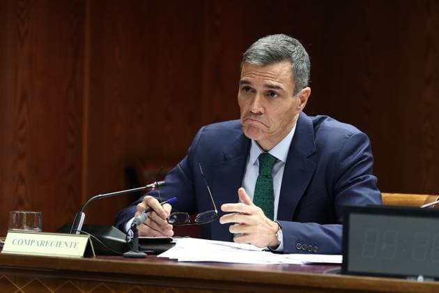 Sánchez appears before the Senate Commission of Inquiry on the Koldo case The President of the Government, Pedro Sánchez, during the Commission of Inquiry on the Koldo case, in the Senate, on October 30, 2025, in Madrid Spain Sánchez, appears before the Commission of Inquiry on the contracts, licenses, concessions and aid of the Executive and the public sector linked to the intermediation of Koldo García Izaguirre, former advisor to former minister José Luis Ábalos, and with the other people involved in the scheme investigated in Operation Delorme The commission aims to address the actions of the Government in relation to these contracts and the alleged crimes of corruption that may be related, directly or indirectly, to the scheme investi  Copyright: xEduardoxParrax 7066772