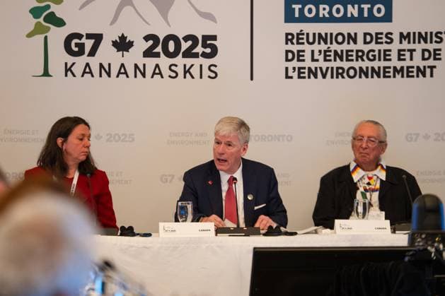 October 30, 2025, Toronto, On, Canada: Rachel McCormick, left to right, Director General, International Affairs, Strategic Policy and Innovation Sector, Natural Resources Canada, Tim Hodgson, Minister of Energy and Natural Resources, and Stephen Laforme, Elder, participate in the G7 Energy and Environment MinistersöÄÃ Meeting in Toronto, on Thursday, October 30, 2025. Toronto Canada  - ZUMAc35_ 20251030_zaf_c35_037 Copyright: xLauraxProctorx