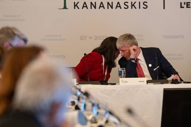 October 30, 2025, Toronto, On, Canada: Rachel McCormick, Director General, International Affairs, Strategic Policy and Innovation Sector, Natural Resources Canada, left, speaks to Tim Hodgson, Minister of Energy and Natural Resources, at the G7 Energy and Environment MinistersöÄÃ Meeting in Toronto, on Thursday, October 30, 2025. Toronto Canada  - ZUMAc35_ 20251030_zaf_c35_042 Copyright: xLauraxProctorx
