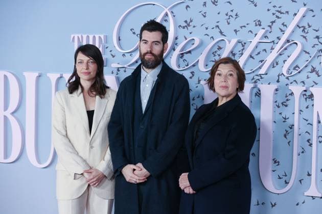 The Death of Bunny Munro Premiere in London LONDON, UNITED KINGDOM – OCTOBER 30: Petra Fried, (L) Ed MacDonald (C) and Emily Harrison (R) attend the premiere of The Death of Bunny Munro held at the Royal Festival Hall in London, United Kingdom, on October 30, 2025. Zeynep Demir Aslim Anadolu London United Kingdom. Editorial use only. Please get in touch for any other usage.  Copyright: x2025xAnadoluxZeynepxDemirxAslimx