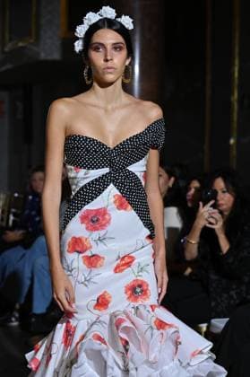 International Flamenco Fashion Week Madrid, (SIMOF) - 30 Oct 2025 A model walks in a Conso Delgado design at the International Flamenco Fashion Week Madrid, (SIMOF) show, at the Wellington Hotel. Madrid Spain Copyright: xAtilanoxGarciax xSOPAxImagesx FOTO54023