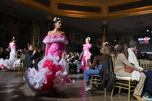 International Flamenco Fashion Week Madrid, (SIMOF) - 30 Oct 2025 A model walks in a Conso Delgado design at the International Flamenco Fashion Week Madrid, (SIMOF) show, at the Wellington Hotel. Madrid Spain Copyright: xAtilanoxGarciax xSOPAxImagesx FOTO54026