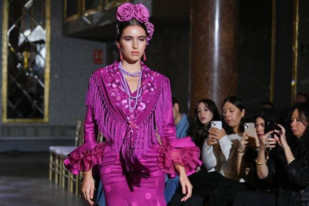 International Flamenco Fashion Week Madrid, (SIMOF) - 30 Oct 2025 A model walks in a Pilar Vera design at the International Flamenco Fashion Week Madrid, (SIMOF) show, at the Wellington Hotel. Madrid Spain Copyright: xAtilanoxGarciax xSOPAxImagesx FOTO54035