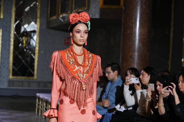 International Flamenco Fashion Week Madrid, (SIMOF) - 30 Oct 2025 A model walks in a Pilar Vera design at the International Flamenco Fashion Week Madrid, (SIMOF) show, at the Wellington Hotel. Madrid Spain Copyright: xAtilanoxGarciax xSOPAxImagesx FOTO54040