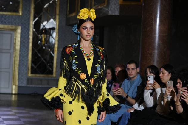 International Flamenco Fashion Week Madrid, (SIMOF) - 30 Oct 2025 A model walks in a Pilar Vera design at the International Flamenco Fashion Week Madrid, (SIMOF) show, at the Wellington Hotel. Madrid Spain Copyright: xAtilanoxGarciax xSOPAxImagesx FOTO54042
