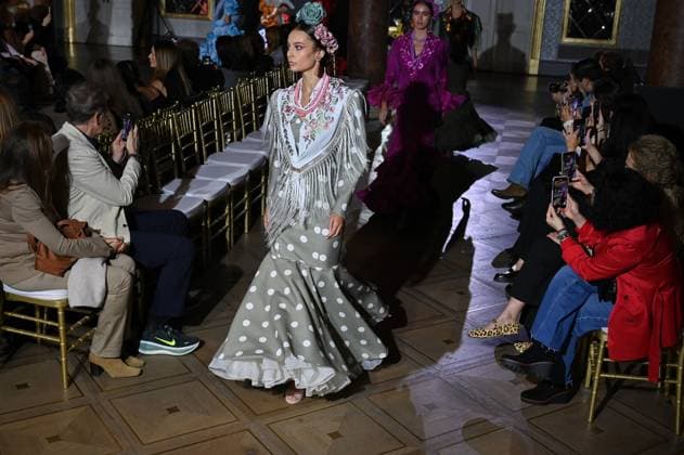 International Flamenco Fashion Week Madrid, (SIMOF) - 30 Oct 2025 A model walks in a Pilar Vera design at the International Flamenco Fashion Week Madrid, (SIMOF) show, at the Wellington Hotel. Madrid Spain Copyright: xAtilanoxGarciax xSOPAxImagesx FOTO54048