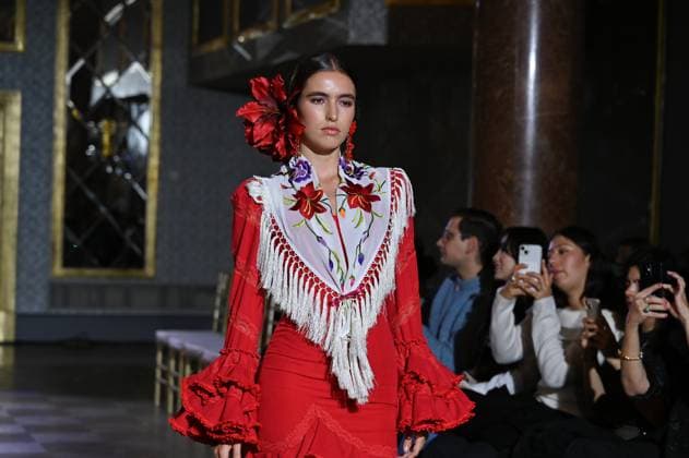 International Flamenco Fashion Week Madrid, (SIMOF) - 30 Oct 2025 A model walks in a Flor De Cerezo design at the International Flamenco Fashion Week Madrid, (SIMOF) show, at the Wellington Hotel. Madrid Spain Copyright: xAtilanoxGarciax xSOPAxImagesx FOTO54064