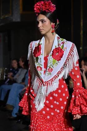 International Flamenco Fashion Week Madrid, (SIMOF) - 30 Oct 2025 A model walks in a Flor De Cerezo design at the International Flamenco Fashion Week Madrid, (SIMOF) show, at the Wellington Hotel. Madrid Spain Copyright: xAtilanoxGarciax xSOPAxImagesx FOTO54072