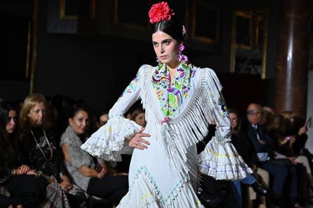 International Flamenco Fashion Week Madrid, (SIMOF) - 30 Oct 2025 A model walks in a Flor De Cerezo design at the International Flamenco Fashion Week Madrid, (SIMOF) show, at the Wellington Hotel. Madrid Spain Copyright: xAtilanoxGarciax xSOPAxImagesx FOTO54073