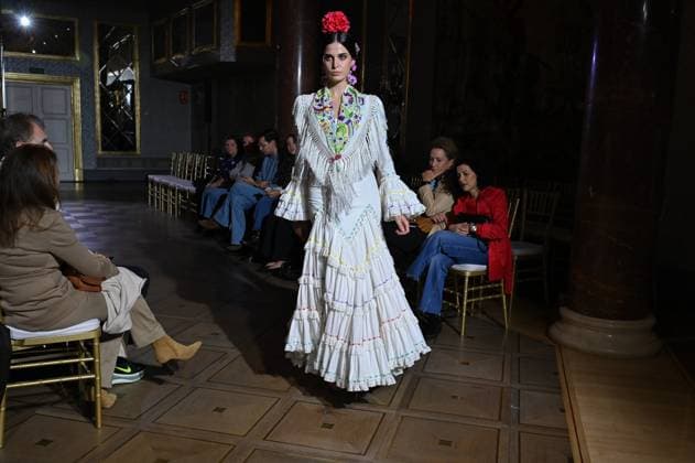 International Flamenco Fashion Week Madrid, (SIMOF) - 30 Oct 2025 A model walks in a Flor De Cerezo design at the International Flamenco Fashion Week Madrid, (SIMOF) show, at the Wellington Hotel. Madrid Spain Copyright: xAtilanoxGarciax xSOPAxImagesx FOTO54074