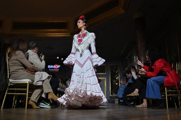 International Flamenco Fashion Week Madrid, (SIMOF) - 30 Oct 2025 A model walks in a Flor De Cerezo design at the International Flamenco Fashion Week Madrid, (SIMOF) show, at the Wellington Hotel. Madrid Spain Copyright: xAtilanoxGarciax xSOPAxImagesx FOTO54076