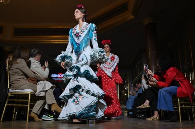 International Flamenco Fashion Week Madrid, (SIMOF) - 30 Oct 2025 A model walks in a Flor De Cerezo design at the International Flamenco Fashion Week Madrid, (SIMOF) show, at the Wellington Hotel. Madrid Spain Copyright: xAtilanoxGarciax xSOPAxImagesx FOTO54078