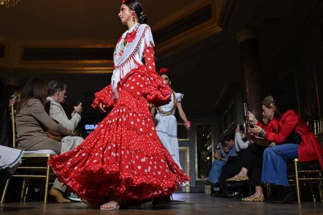 International Flamenco Fashion Week Madrid, (SIMOF) - 30 Oct 2025 A model walks in a Flor De Cerezo design at the International Flamenco Fashion Week Madrid, (SIMOF) show, at the Wellington Hotel. Madrid Spain Copyright: xAtilanoxGarciax xSOPAxImagesx FOTO54079